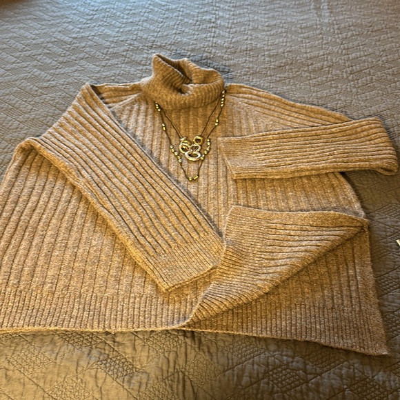 NWOT Dark Brownish Tan Oversized Medium Tunic Turtleneck Sweater - Picture 6 of 8